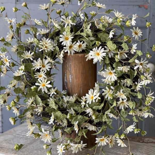 Shasta Showers Wreath 28"