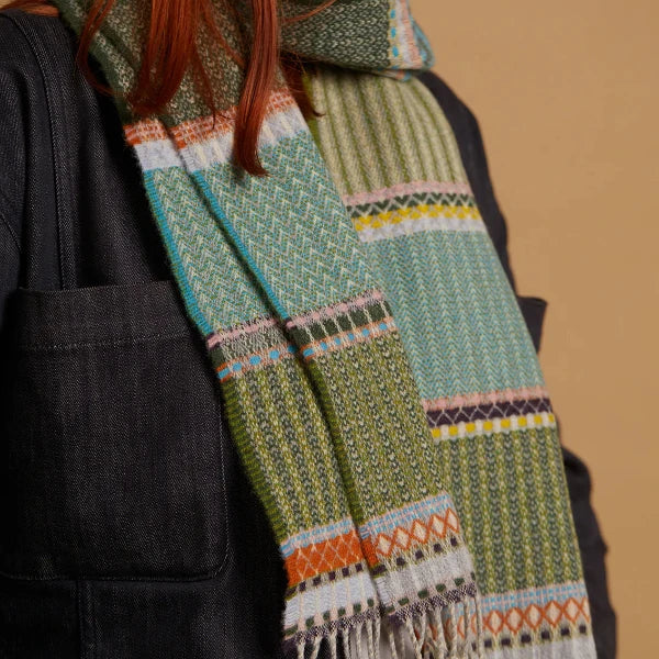 Cassia Laurel Scarf in Light Green