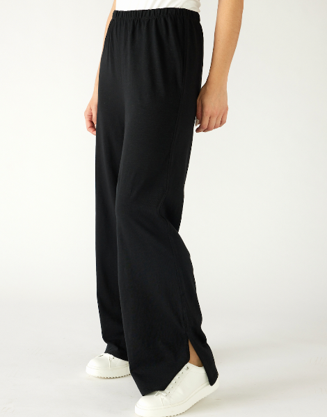 Traveler Tee Pant in Black