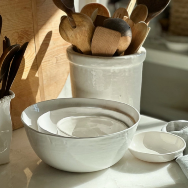 Stacking and Serving Bowls: Cream