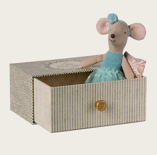 Dance Mouse in Daybed