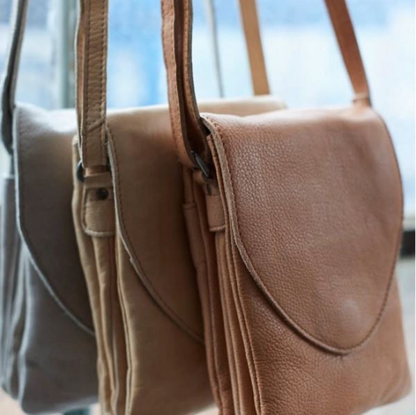 Pippa Leather Crossbody Bag in Cognac