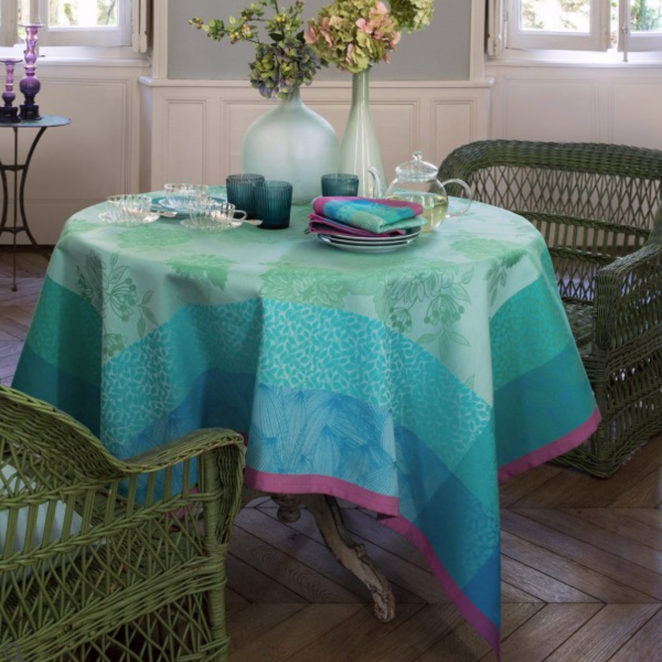 Parfums de Bagatelle Hydrangea Table Linens