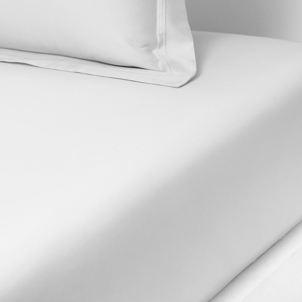 Triomphe Sheeting in Blanc