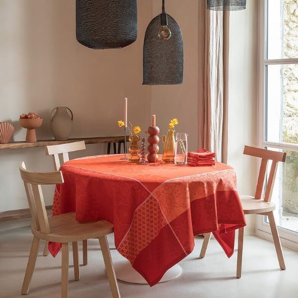 Voyage Iconique Red Coated Table Linens